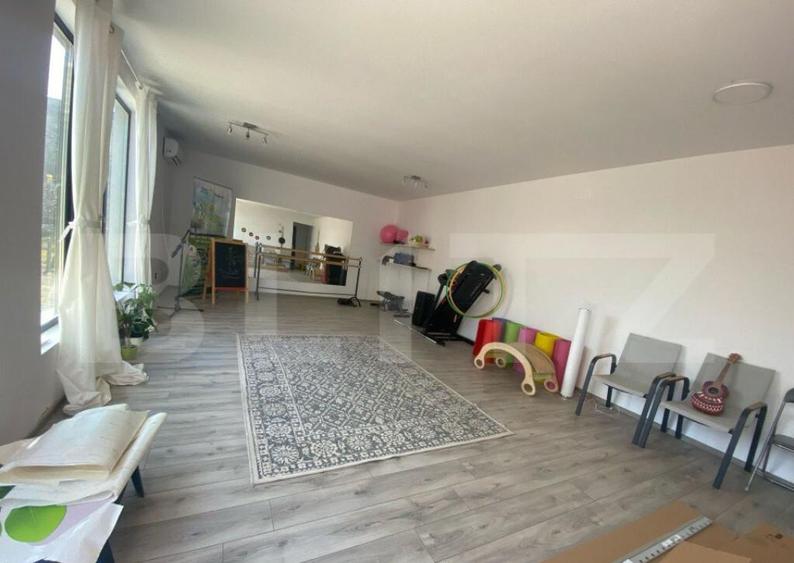 Casa individuala rezidentiala sau spatiu comercial, 6 camere - 10