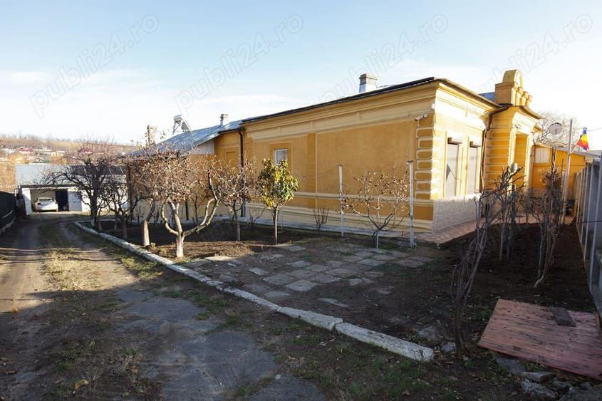 Casa de vanzare sau schimb cu apartament + diferenta, zona centrala Beresti. - 1