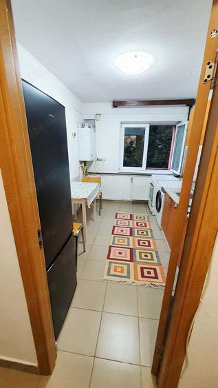 Inchiriez apartament 2 camere, et. 3, zona Hotel Roman - 9