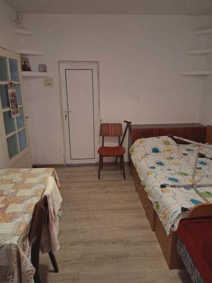 Razboieni-garsoniera de vanzare stradala - 8