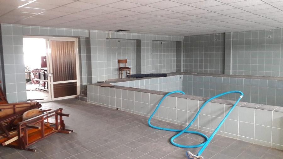 Vand imobil rezidential suprafata construita 2450 m piscina interioar - 2