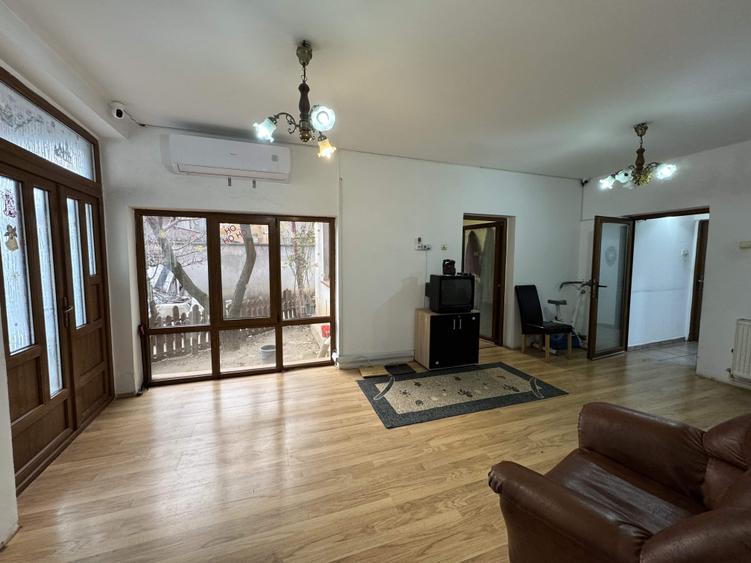 IMOBIL cu 3 cladiri, 14 camere, 6 bai, T= 611 mp, ultracentral,Caracal - 1