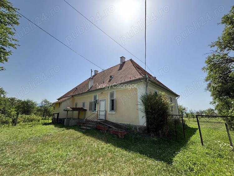 De vanzare Conacul istoric Apor din Zalan, cu teren de 15.691 m De vanzare Conacul istoric Apor din Zalan, cu teren de 15.691 m