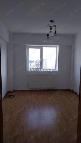 Vand apartament cu 2 camere Vand apartament cu 2 camere