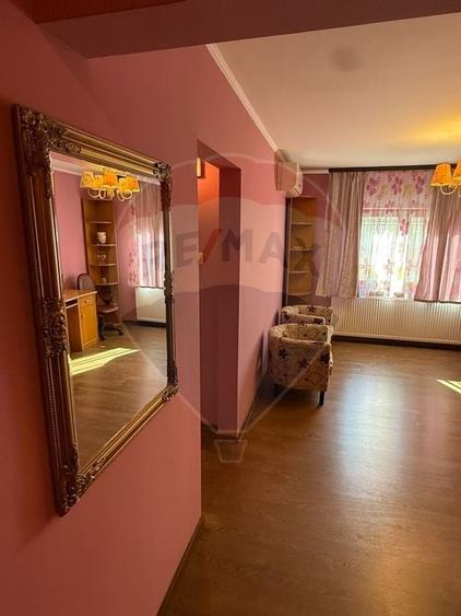 DE INCHIRIAT  APARTAMENT 4 camere zona centrala - 8