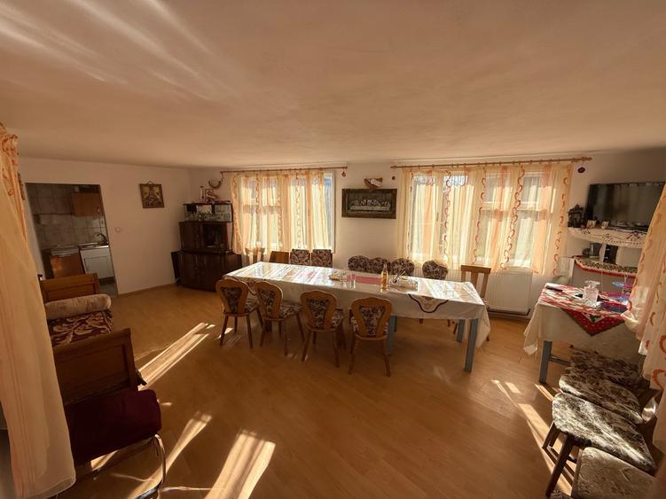 Casă cu 4 camere în Mănăstire