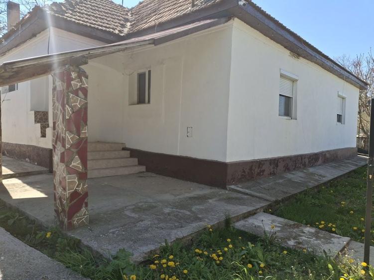 Casa la Cheie . Doar trebuie sa muti in ea, compusa din 2 camere , bu - 8
