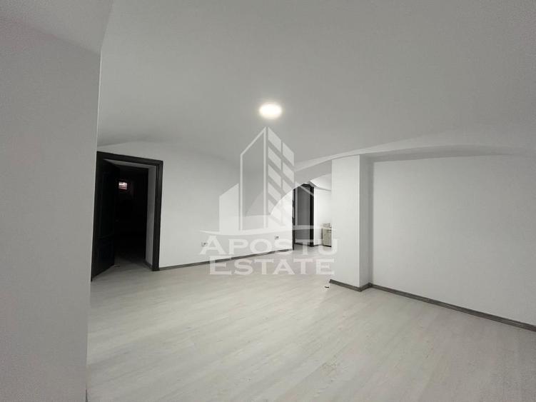 Casă la curte comună, renovată complet în 2024 in zona Iosefin - 9