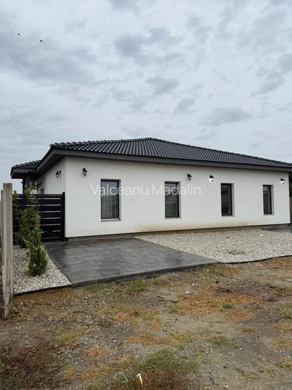 360 Grade Imobiliare oferă spre vânzare un ½ duplex în Remetea Mare 360 Grade Imobiliare oferă spre vânzare un ½ duplex în Remetea Mare