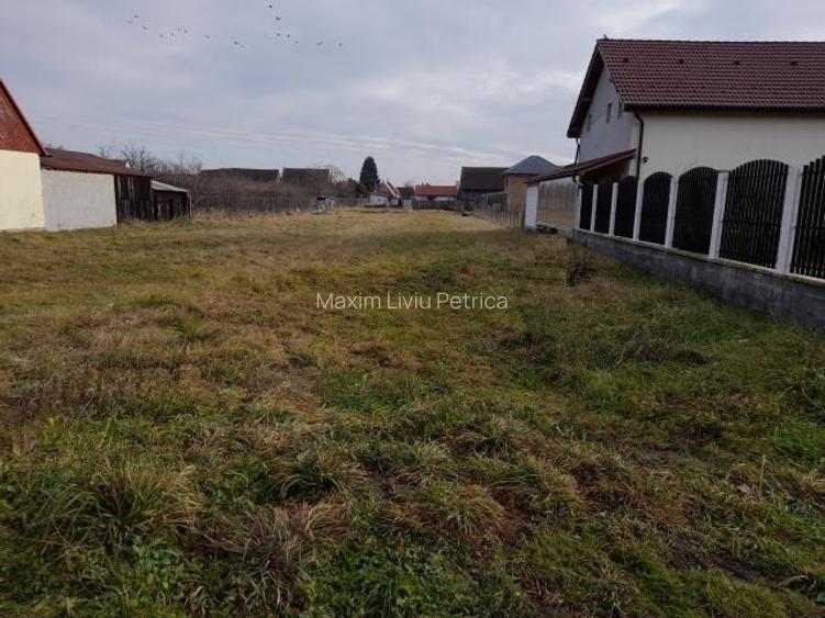 Teren Construcții intravilan de 1000 mp, în Cristian