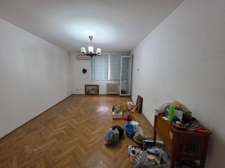 Titan, 10 minute metrou Costin Georgian, la piata Minis,  2 grupuri sanitare - 15