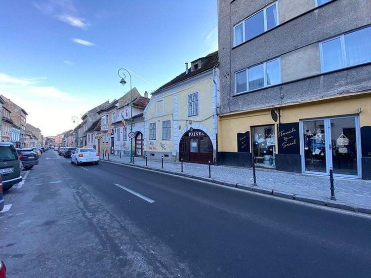 Spatiu comercial de inchiriat la parter in zona centrala - 1