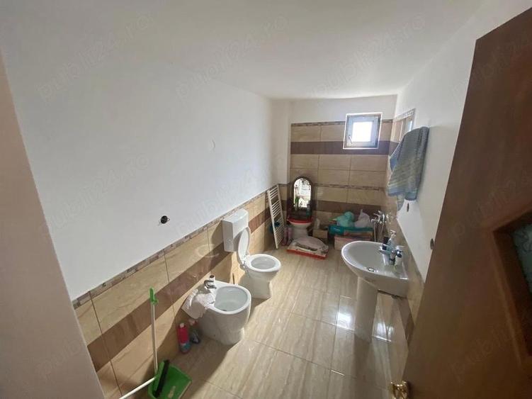 Casa si teren de vanzare - 4