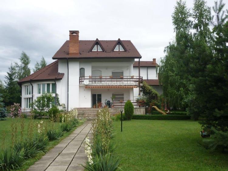 Casă individuală cu 7 camere în Breaza de Sus Casă individuală cu 7 camere în Breaza de Sus
