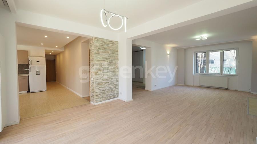 Vila cu 7 camere in complex rezidential | Cambridge School - 2