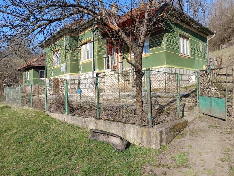 Vand casa la sat - 5