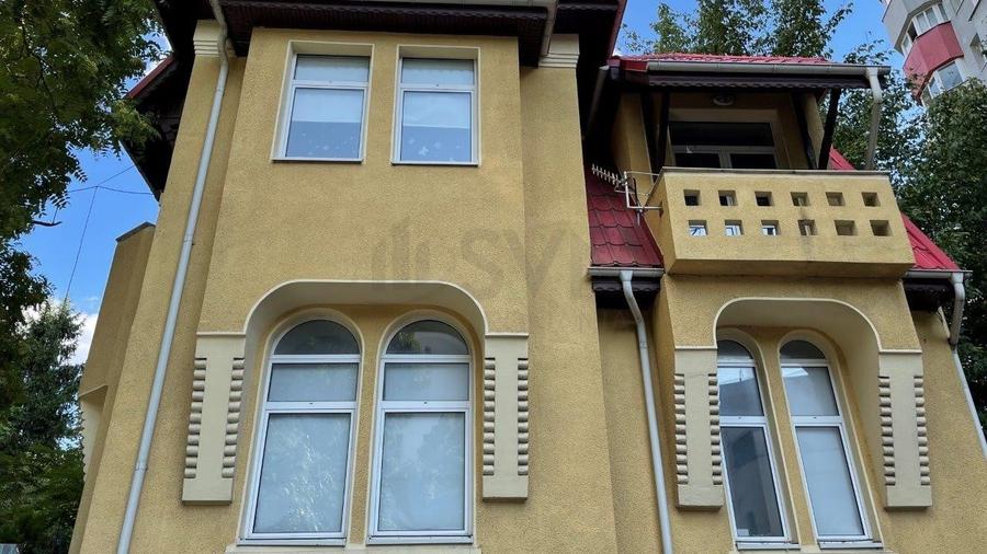Casă individuală cu 6 camere cu Canalizare în Clucerului
