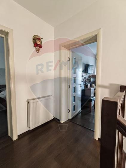 Casă / Vilă cu 4 camere de închiriat - 9