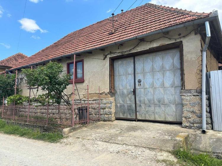 Casa cu pamant de vanzare Sat Cosdeni Com. Pomezeu Jud Bihor - 8