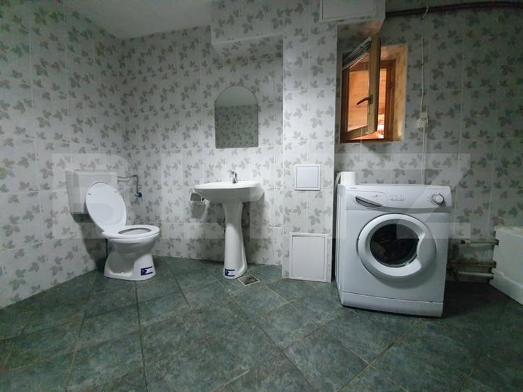 Casă individuală cu 6 camere cu Teren 2500 Mp în Exterior Vest