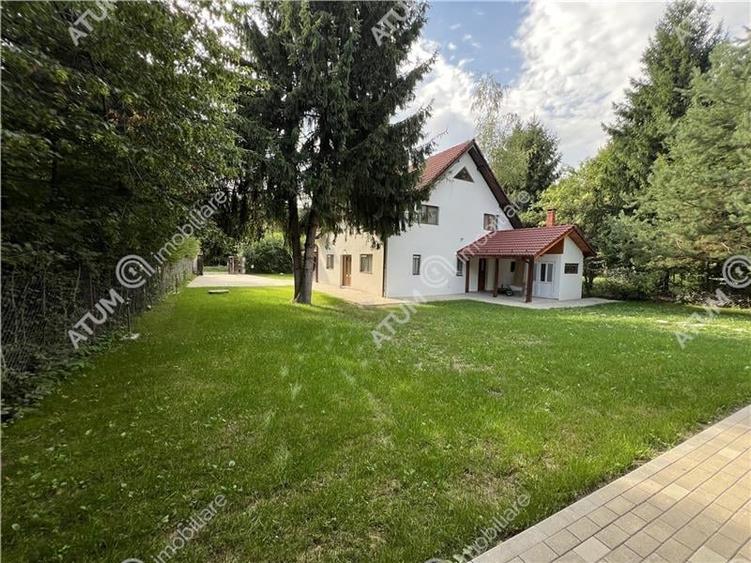 Cabana cu 7 camere 7 bai si teren 1000 mp in Avrig zona Mlaci - 24