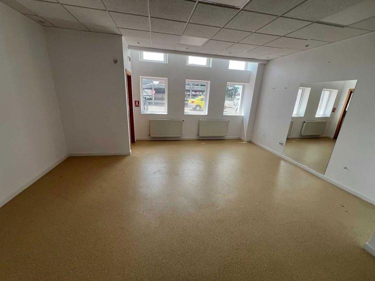 Inchiriez spatii comerciale intre 90 - 500 mp, Pietonal-fostul BRD - 6