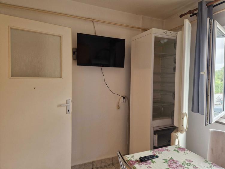 Inchiriez garsoniera - 2