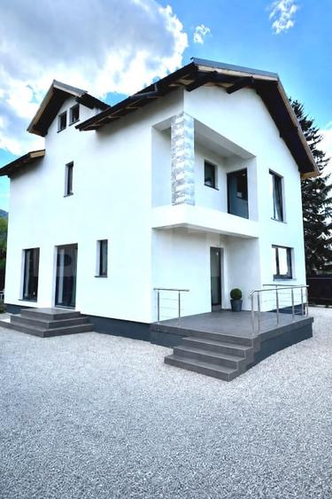 Casă individuală cu 5 camere cu Teren 450 Mp în Electroprecizia