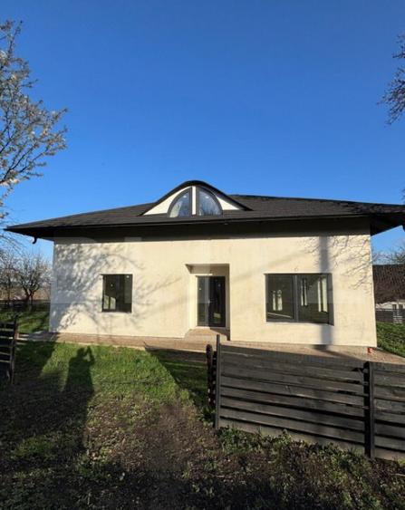 Casa cu 6 camere, 160 mp, ?i teren generos de 900 mp, zona - 11