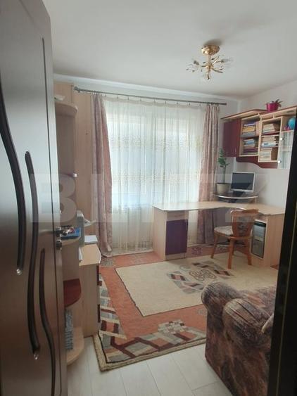 Apartament cu 4 camere decomandat, mobilat în Tudor