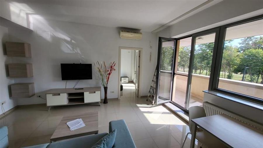 Apartament cu 2 camere decomandat, mobilat în City Park Mall