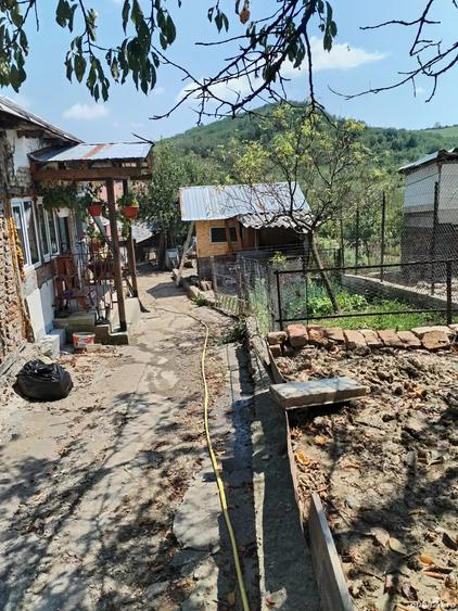 casa si teren de vanzare - 1