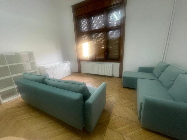 Apartament cu 4 camere decomandat, mobilat în P-ța Victoriei