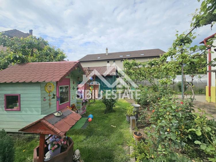 Casă individuală cu 4 camere cu Canalizare în Central