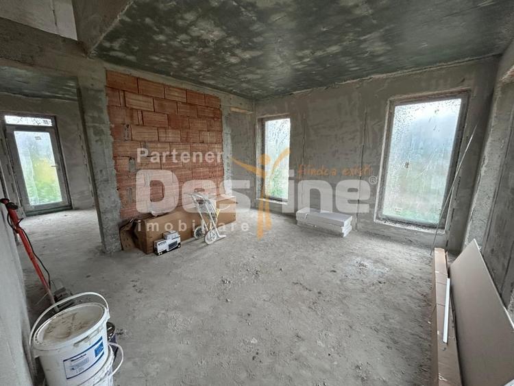Casă individuală cu 5 camere cu Teren 360 Mp în Rediu