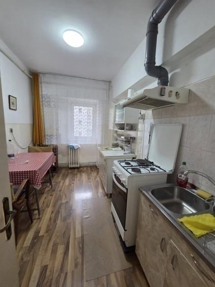 Apartament 3 camere decomandat cu 2 bai - etaj 2 - 1980 - 4