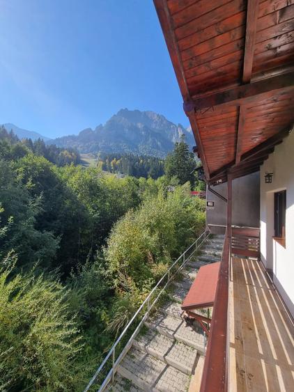 Vila turistica 3 *** de vanzare in Busteni - 1