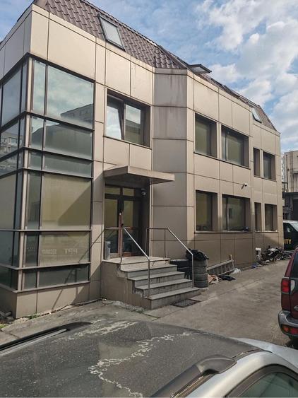 vand sau inchiriez cladire birouri sector 3 - 1