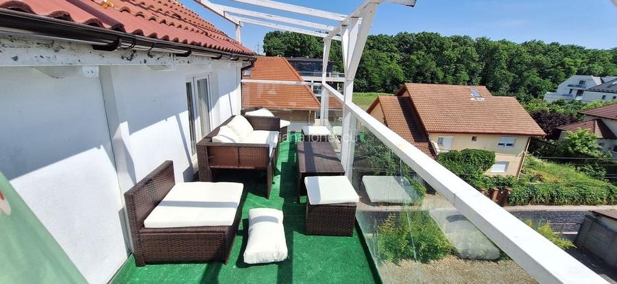 Apartament cu 3 camere semidecomandat, mobilat în Dumbrăvița