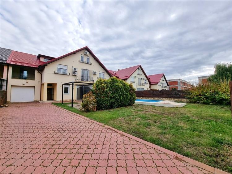 Complex de case Iancu Nicolae | Vanzare vila 7 camere, piscina & gradina proprii - 3