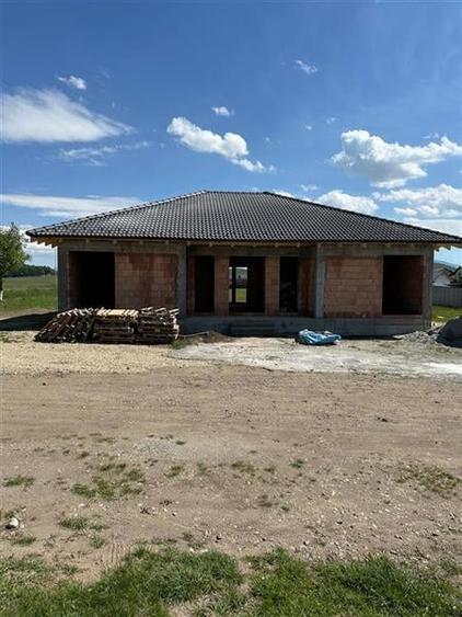 Casa la 15 minute de Brasov, DJ 112A, la rosu sau finalizata la cheie - 1