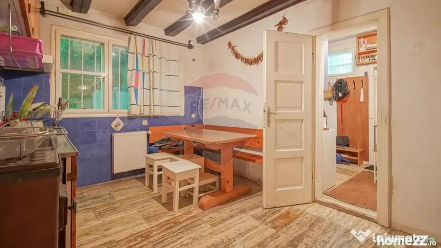 Casă cu 7 camere cu Teren 3140 Mp în Schei