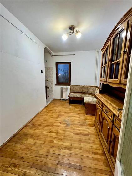 Apartament cu 3 camere decomandat în Nufărul