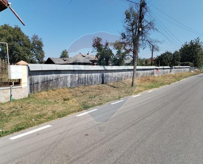 Casă individuală cu 4 camere cu Teren 3370 Mp în Central