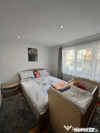 Apartament cu 3 camere semidecomandat în Central
