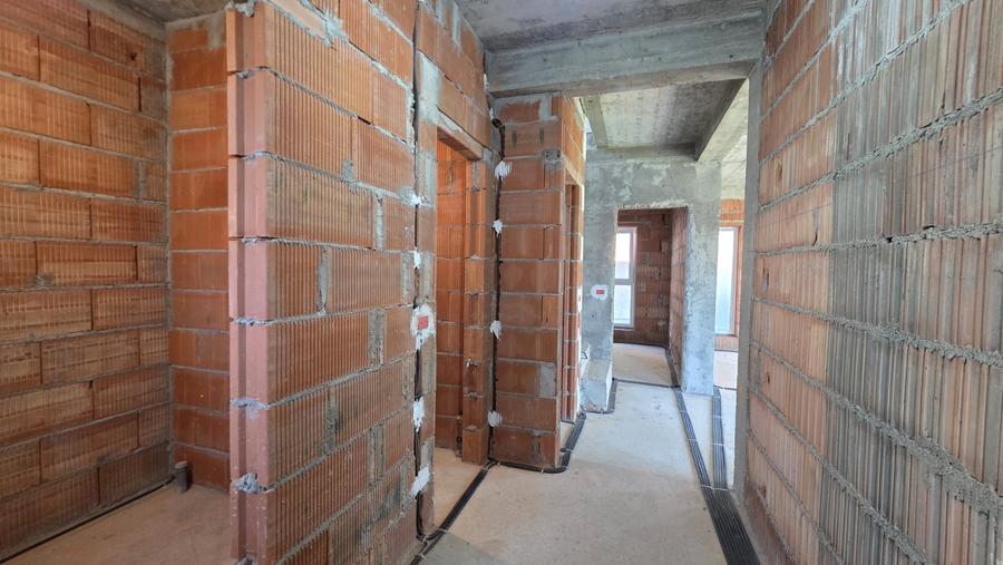 Duplex cu 5 camere cu Canalizare în Dumbrăvița