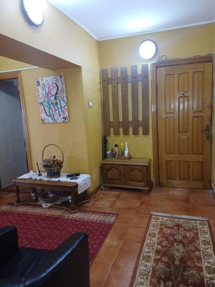 Apartament cu 3 camere decomandat în 1 Mai