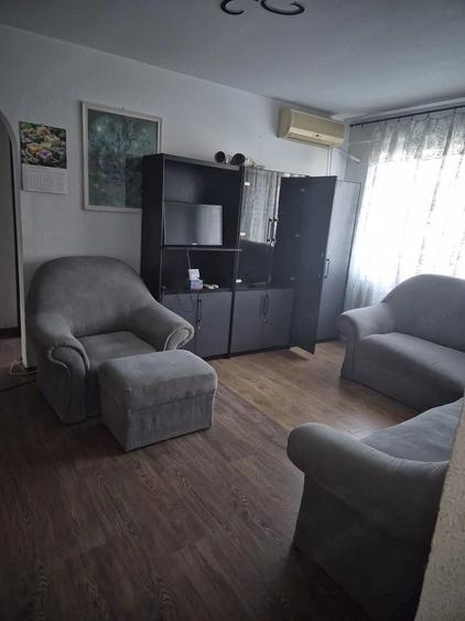 Apartament cu 3 camere semidecomandat în Titan
