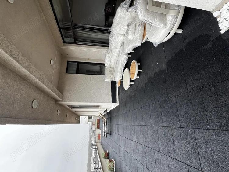 Apartament cu 5 camere decomandat, mobilat în Băneasa