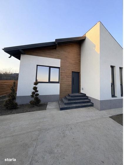 Casă cu 4 camere cu Teren 400 Mp în Domnești